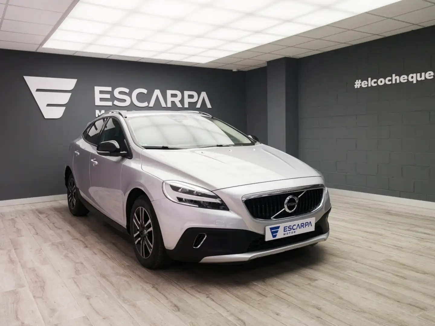 Volvo V40 Cross Country D3 Aut. 150 Gris - 1