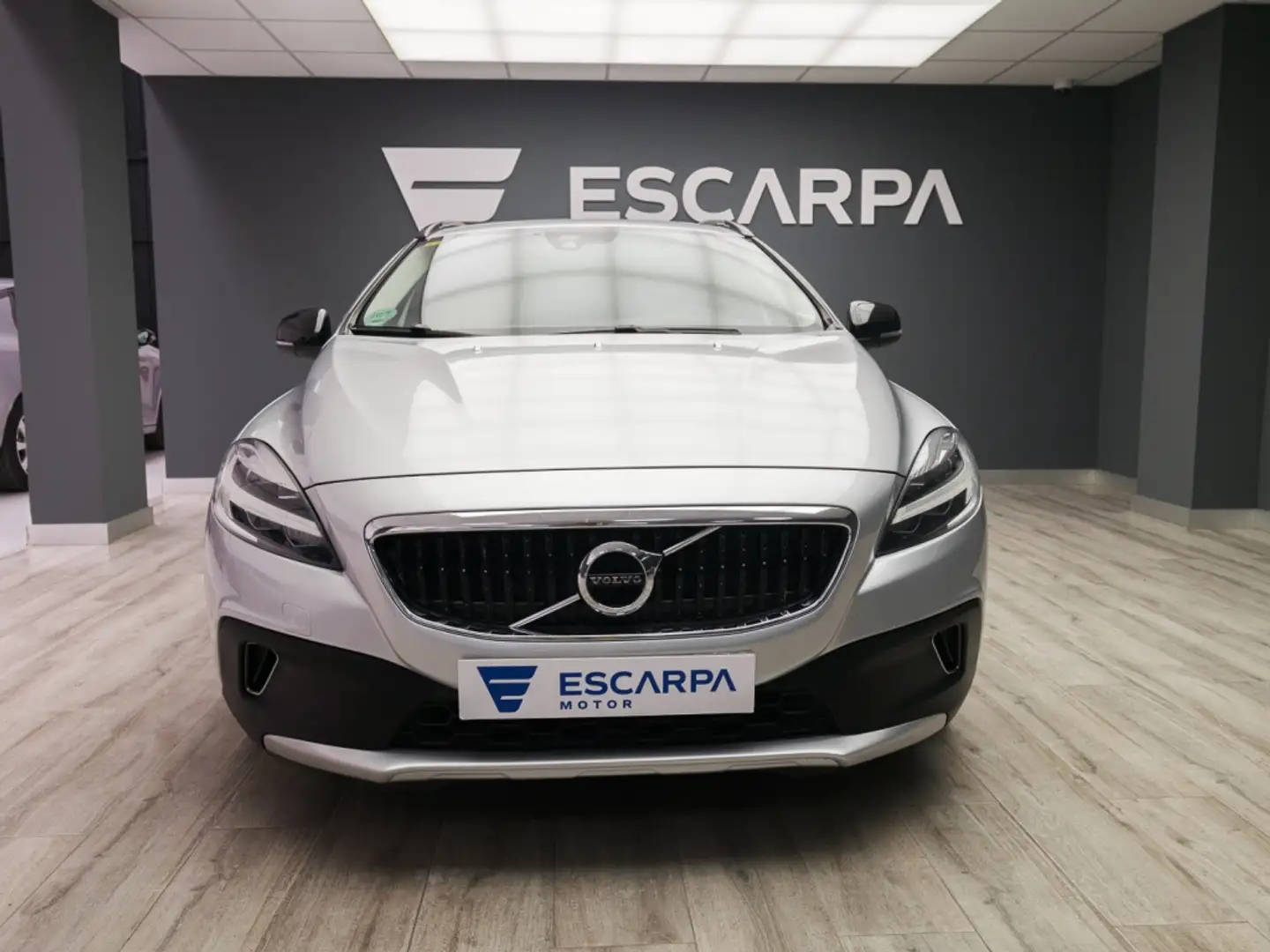 Volvo V40 Cross Country D3 Aut. 150 Gris - 2