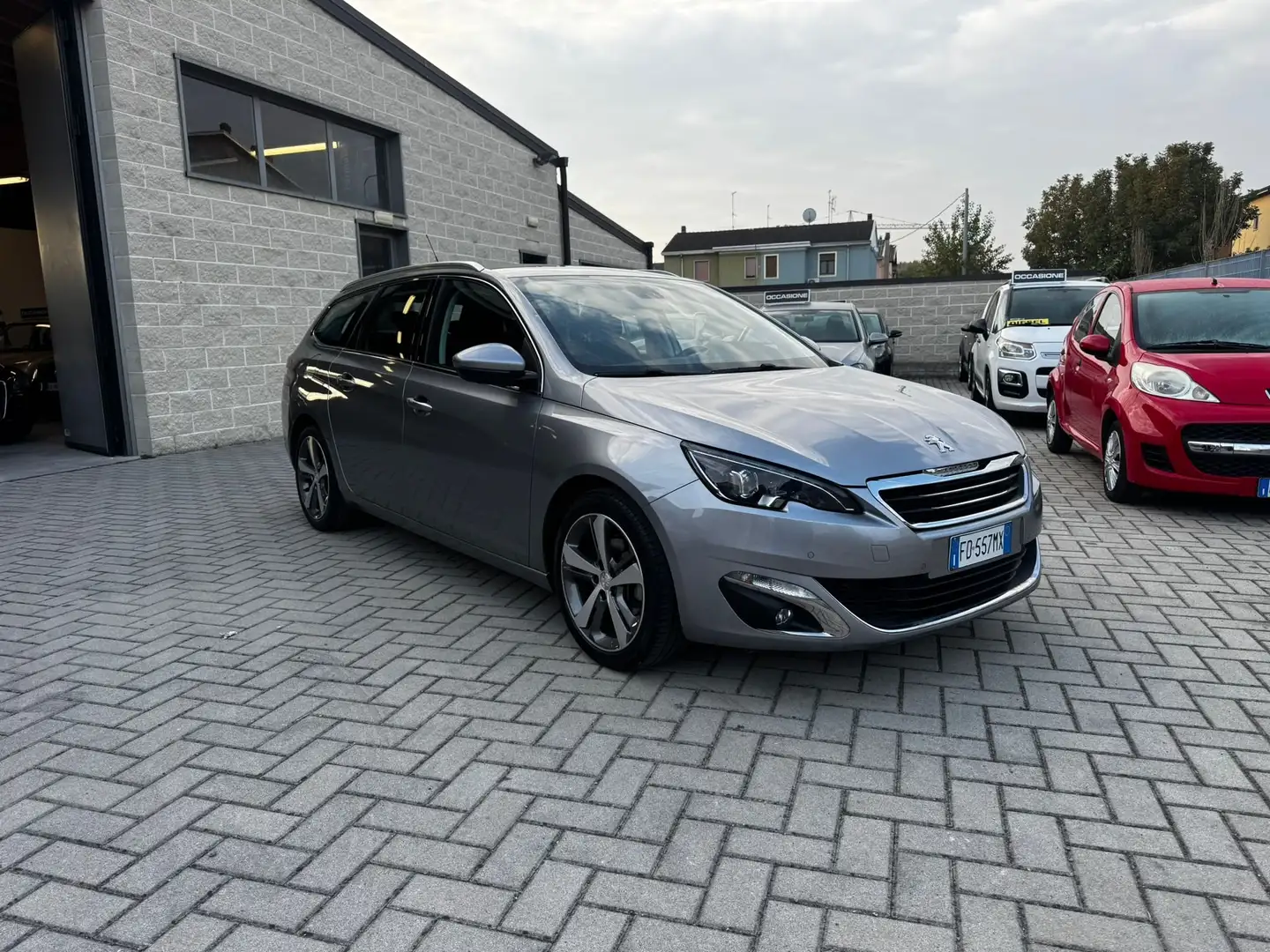 Peugeot 308 308 SW 1.6 bluehdi GT Line s Grau - 2