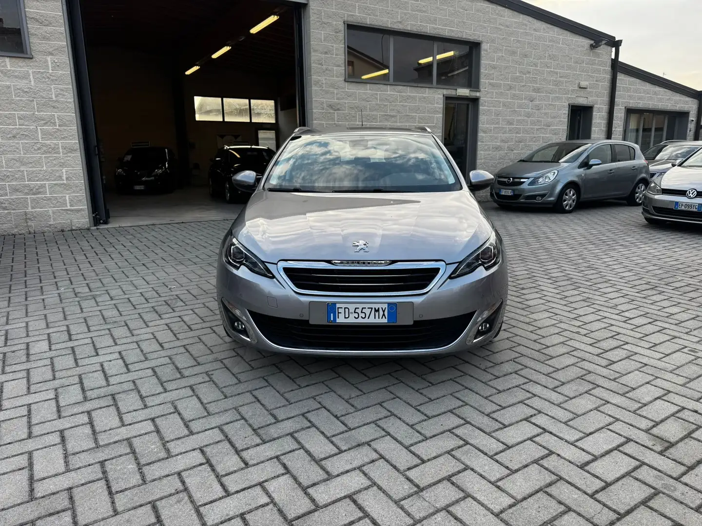 Peugeot 308 308 SW 1.6 bluehdi GT Line s Grau - 1