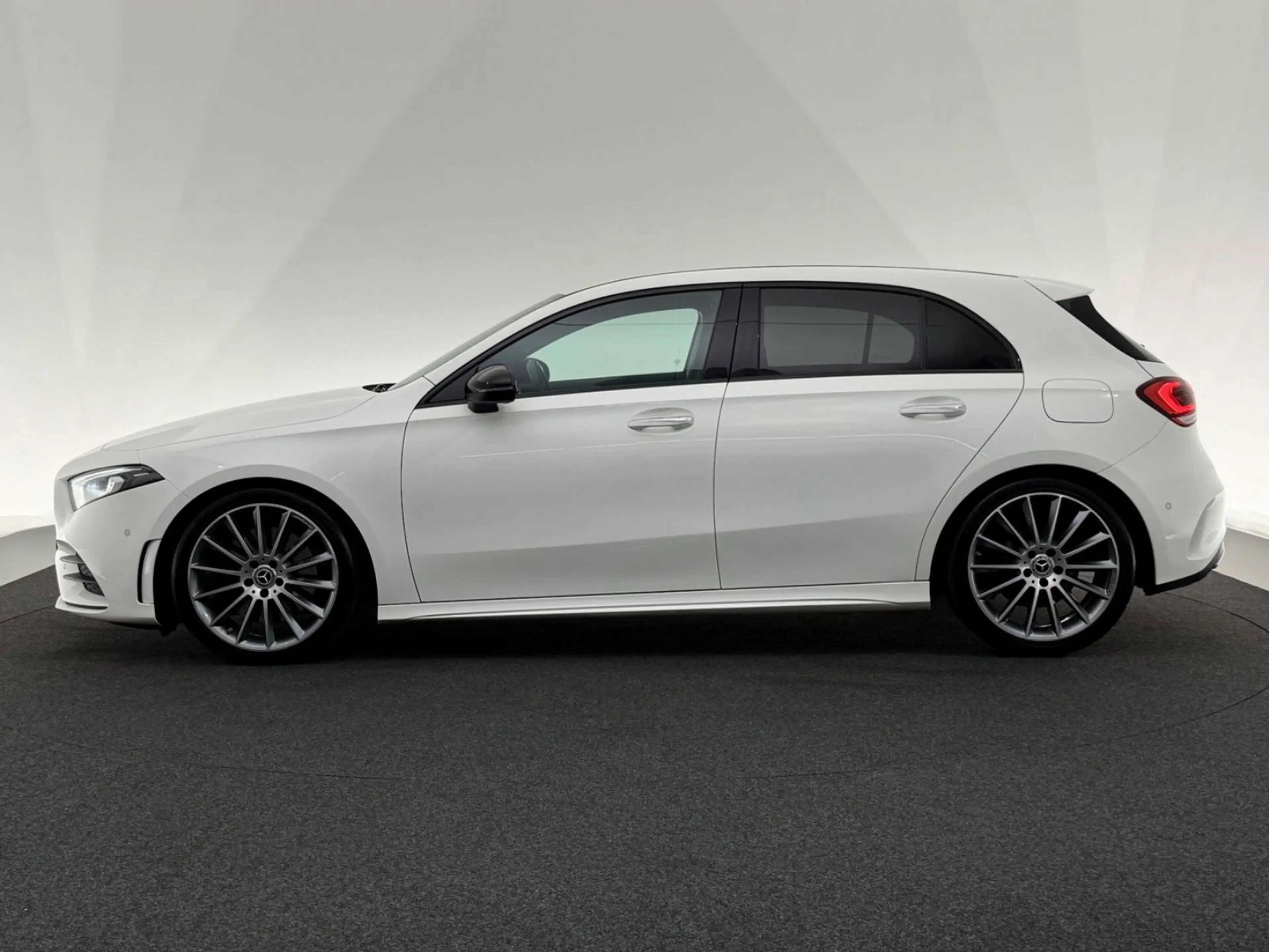 Mercedes-Benz A 250 *AMG LINE*NIGHT-LED-KEYLESS-BURMESTER-R.KAM — photo 6