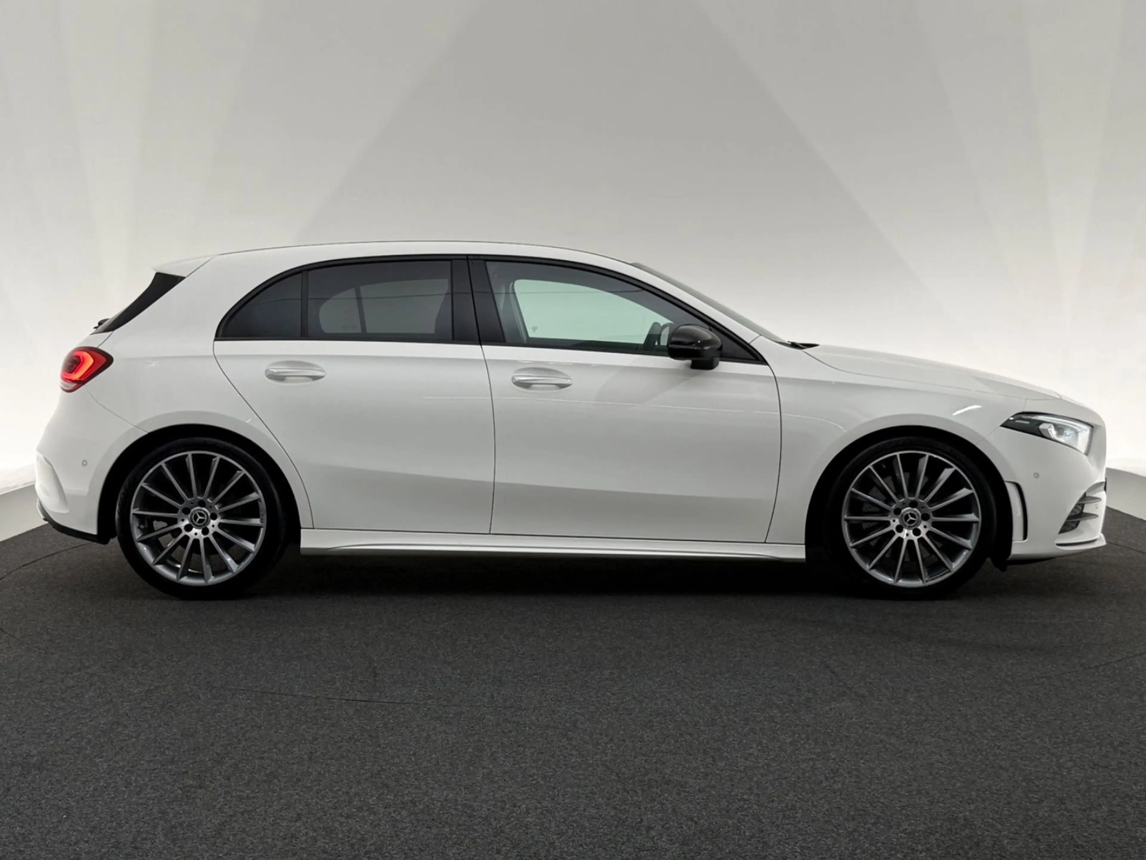 Mercedes-Benz A 250 *AMG LINE*NIGHT-LED-KEYLESS-BURMESTER-R.KAM — photo 8