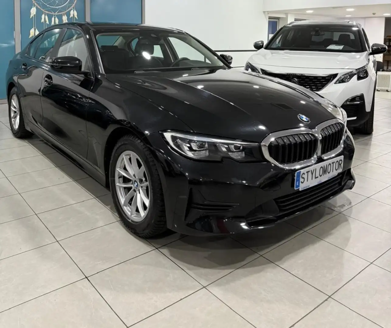 BMW 318 318dA Noir - 1