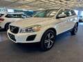 Volvo XC60 Kinetic D3/D4 AWD Weiß - thumbnail 1