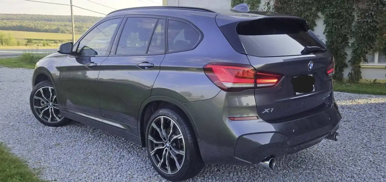 BMW X1 снимка BMW X1