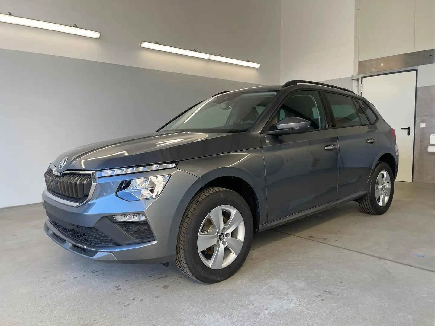 Skoda Kamiq Selection 115PS DSG AHK+Kamera+Kessy+PDC+Winter... Grau - 1