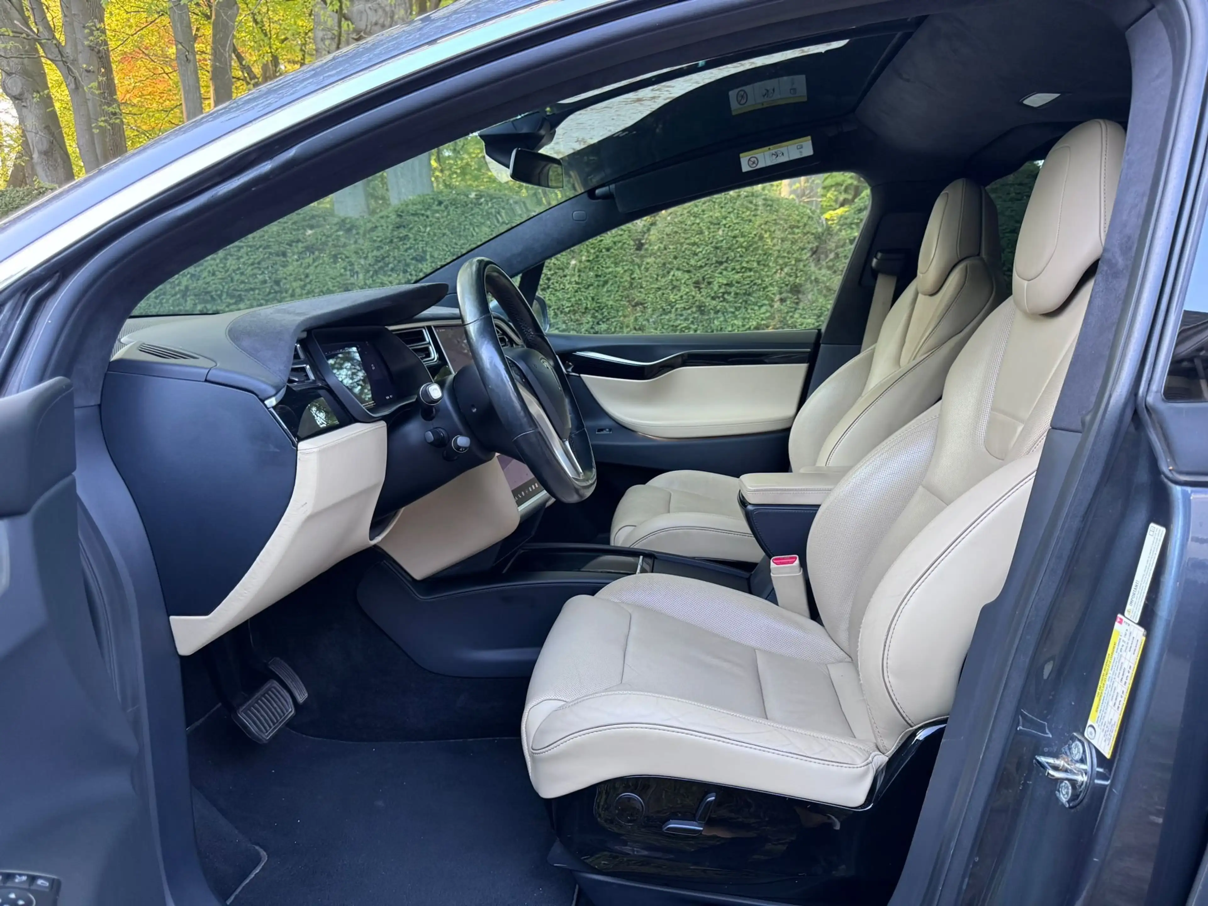Tesla Model X 90D Dual Motor | 7 Seats | 22" Wheels | Autopilot | Ventilated Seats | Winter Pack | Tow Hook — photo 13
