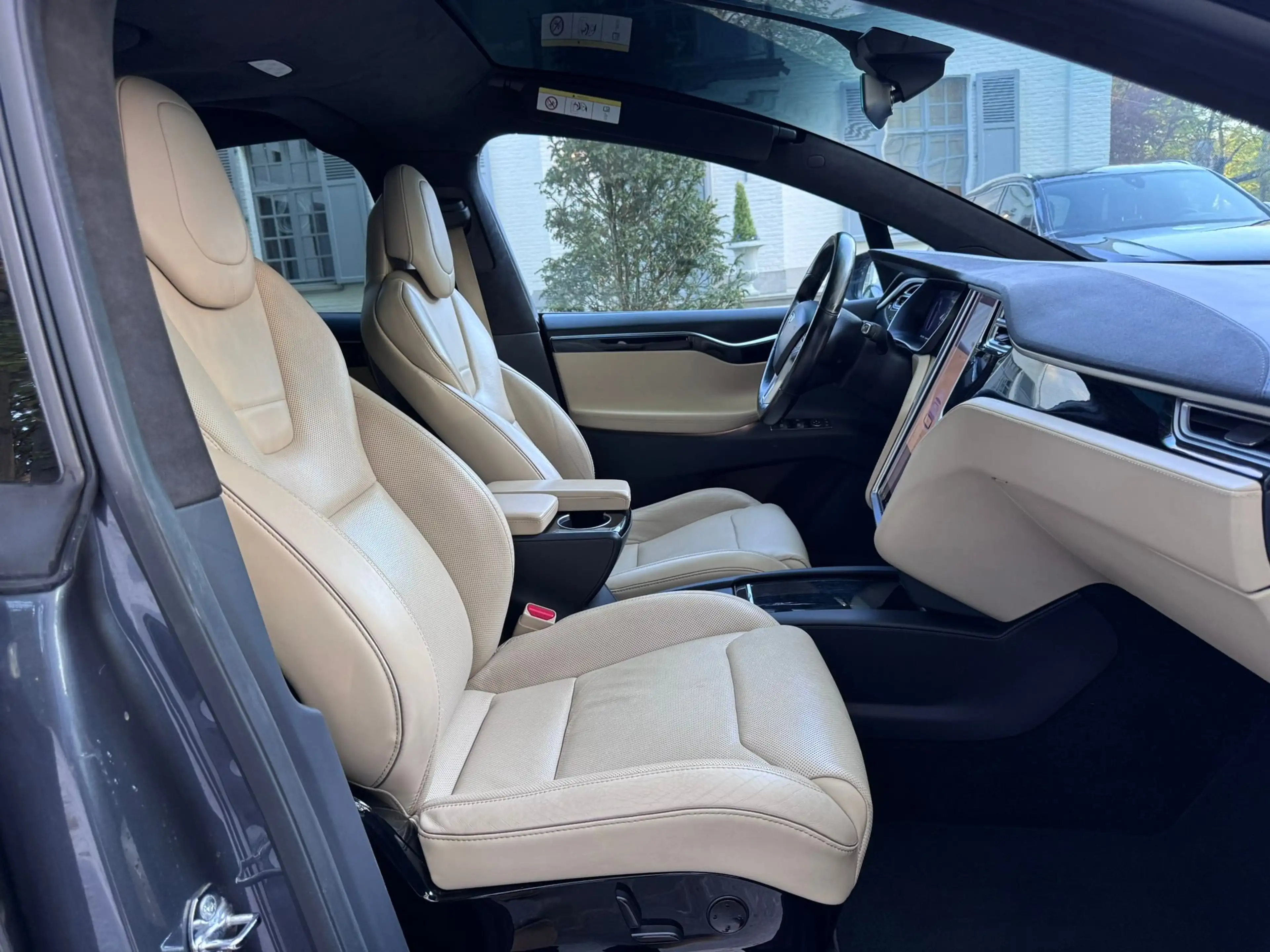 Tesla Model X 90D Dual Motor | 7 Seats | 22" Wheels | Autopilot | Ventilated Seats | Winter Pack | Tow Hook — photo 11