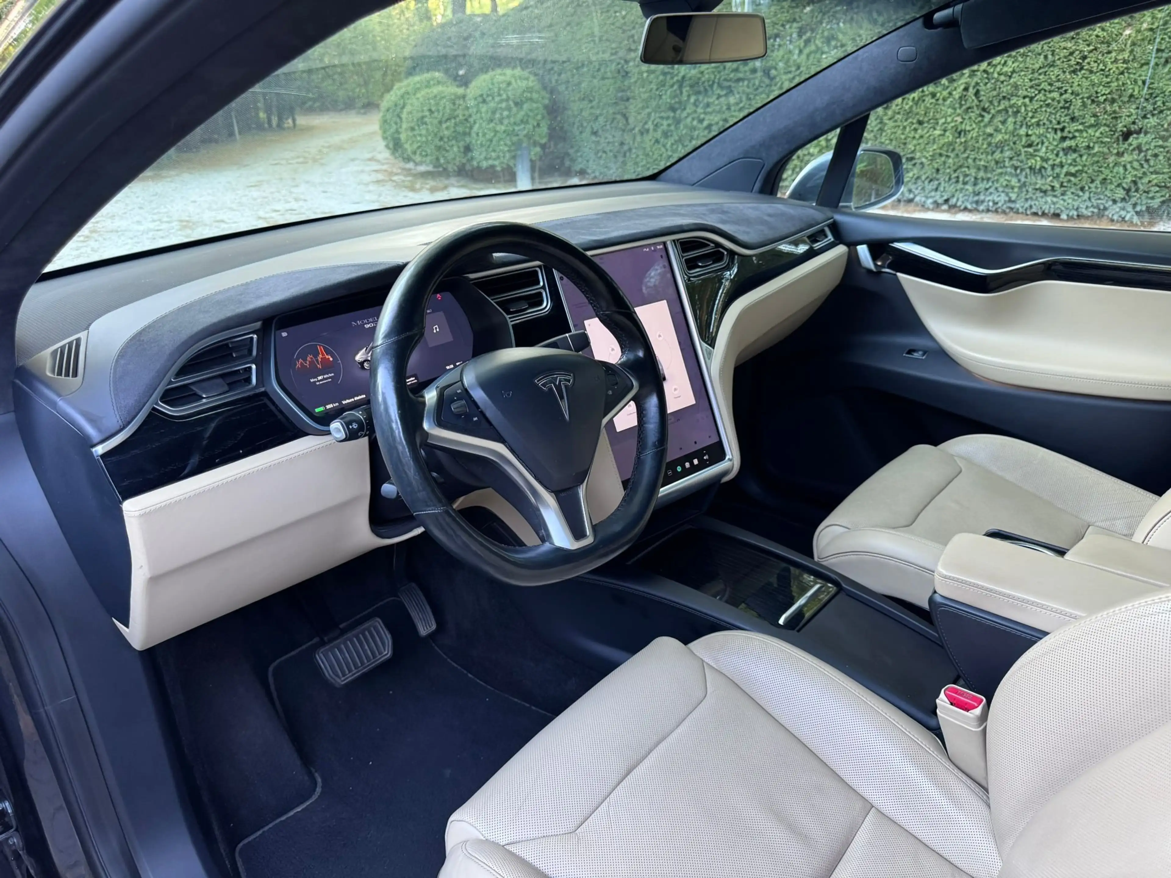 Tesla Model X 90D Dual Motor | 7 Seats | 22" Wheels | Autopilot | Ventilated Seats | Winter Pack | Tow Hook — photo 10