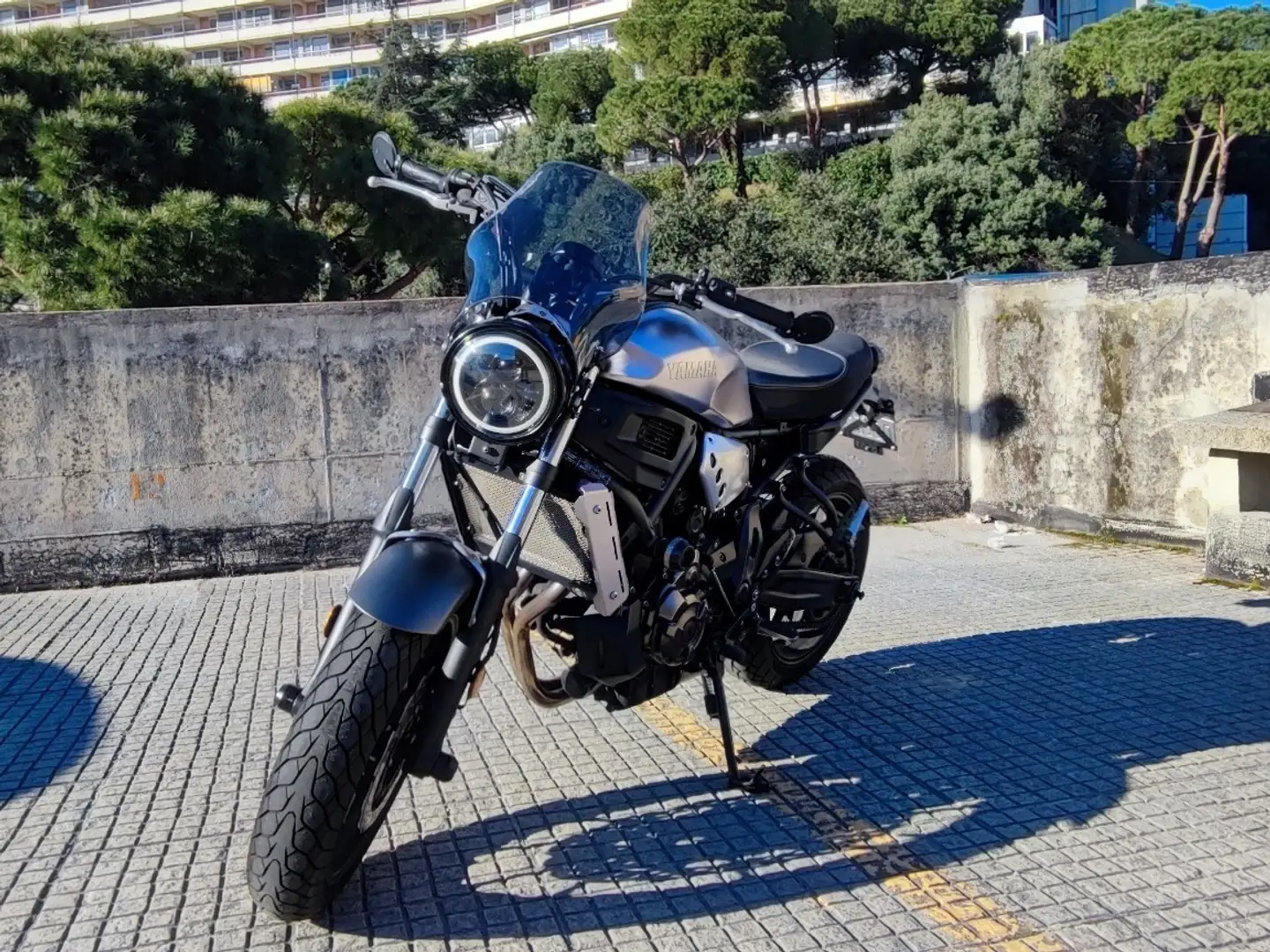 Yamaha XSR 700 Abs Gümüş rengi - 2