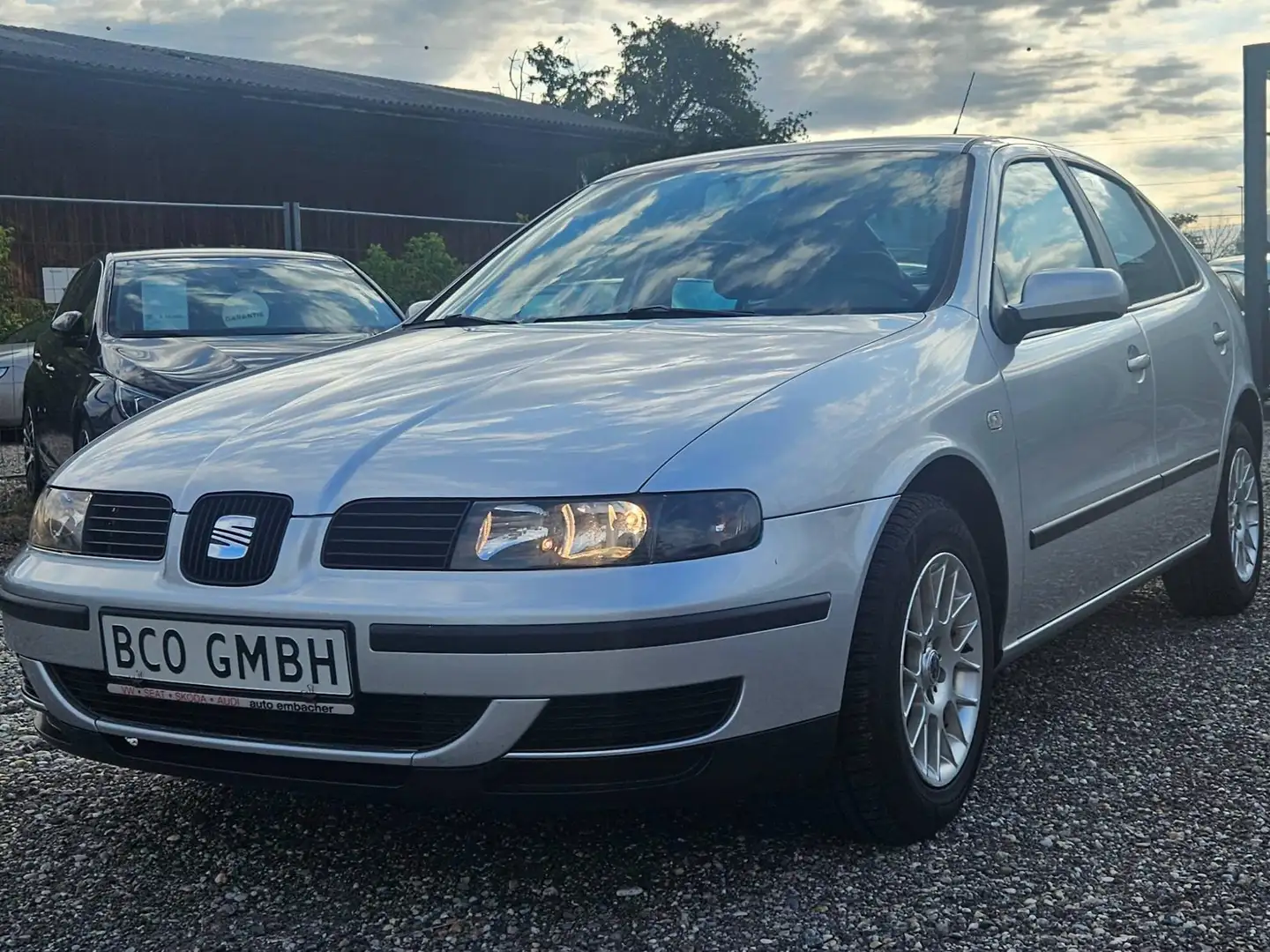 SEAT Leon Leon 1,4 16V Stella Stella Silber - 1