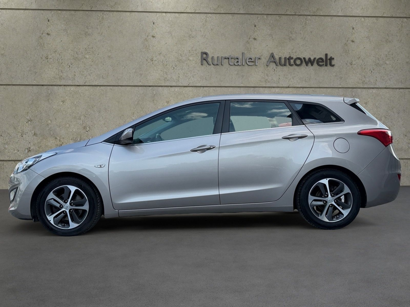 Hyundai i30 cw blue Classic *KLIMA*SHZ*TEMP.*PDC*LKH*TÜV — photo 2