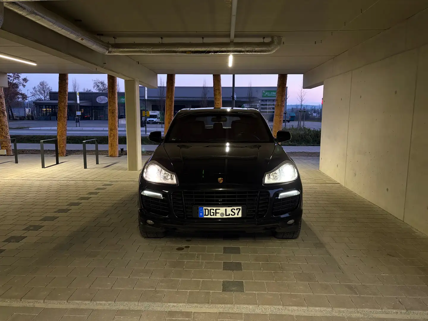 Porsche Cayenne Turbo (Austauschmotor 140kkm porsche, PDCC) Black - 1
