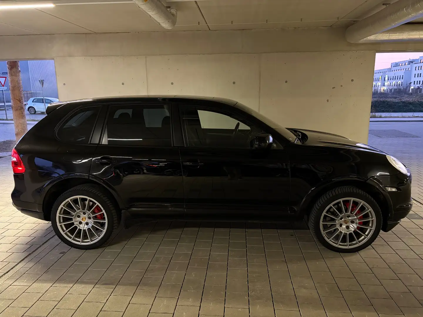 Porsche Cayenne Turbo (Austauschmotor 140kkm porsche, PDCC) Black - 2