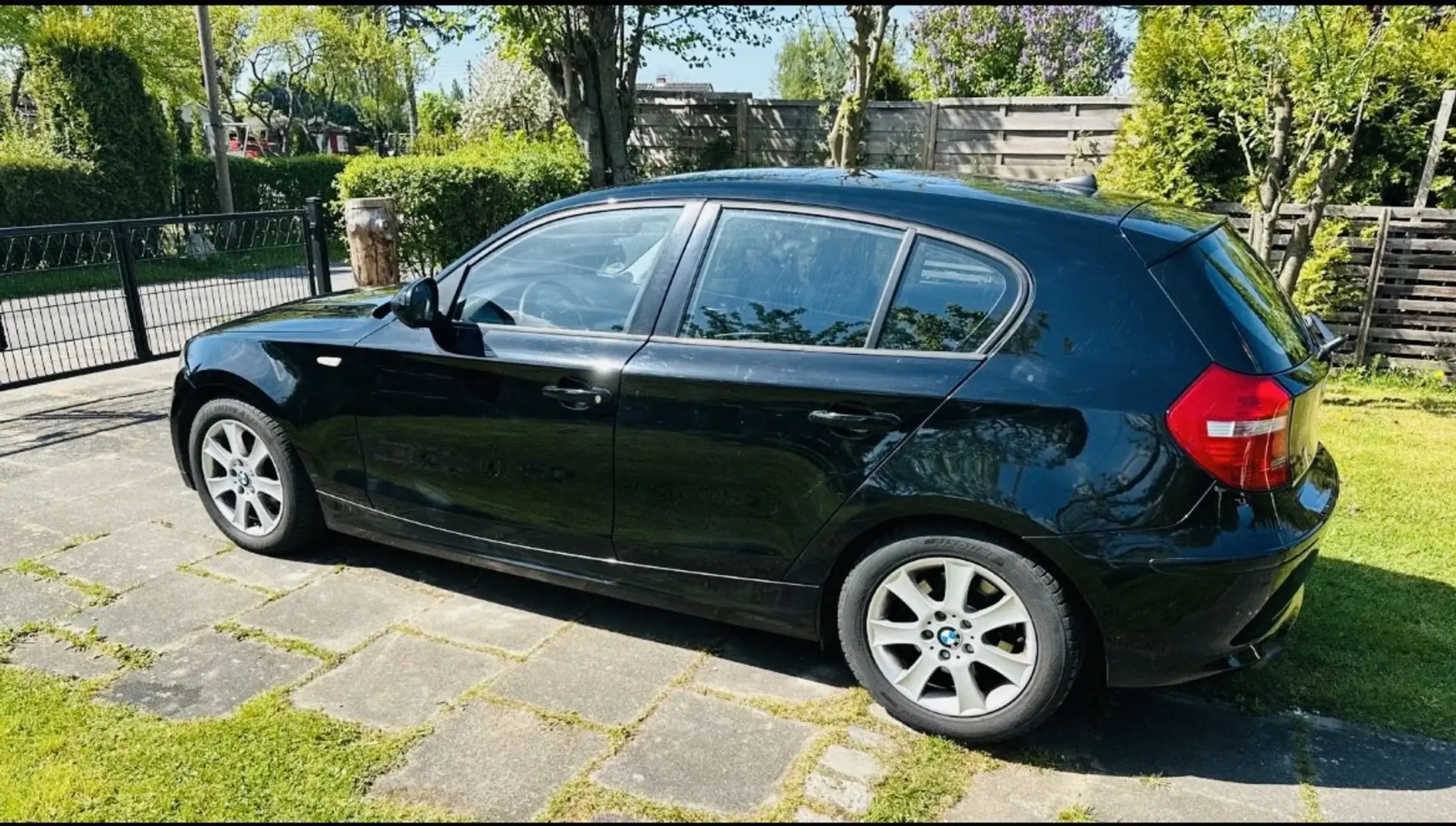BMW 118 118d DPF Automatik - TÜV Neu - 4/5-Türer Schwarz - 1