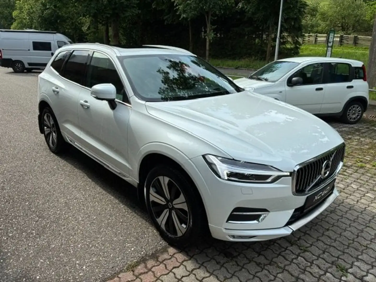 Volvo XC60 B4 Inscription AWD Geartronic *TOP AUSSTATTUNG* Weiß - 1