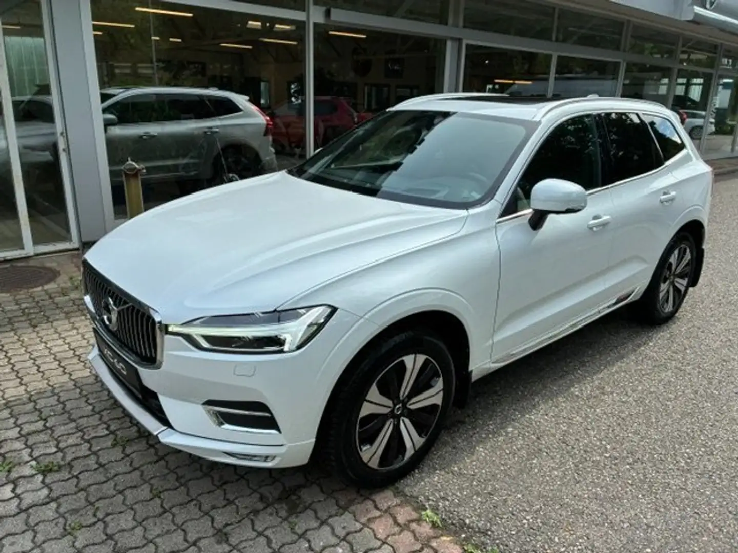 Volvo XC60 B4 Inscription AWD Geartronic *TOP AUSSTATTUNG* Weiß - 2