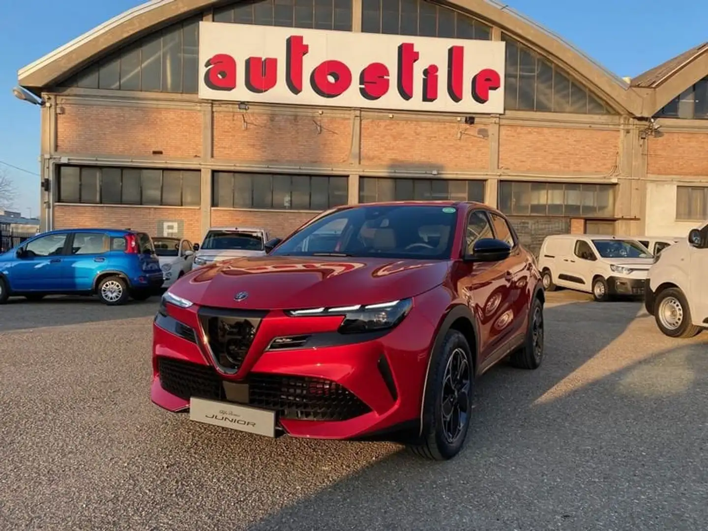 Alfa Romeo Junior 156 CV BEV Speciale NO VINCOLI DI FINANZIAMENTO Bianco - 2