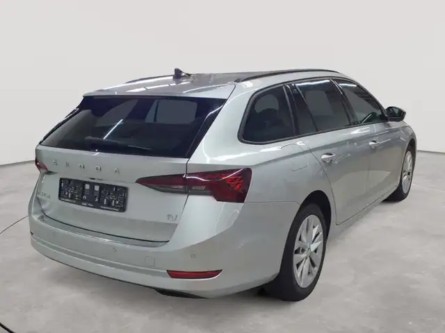 Skoda Octavia view 4