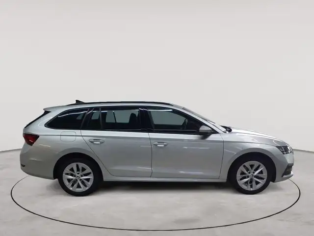 Skoda Octavia view 3