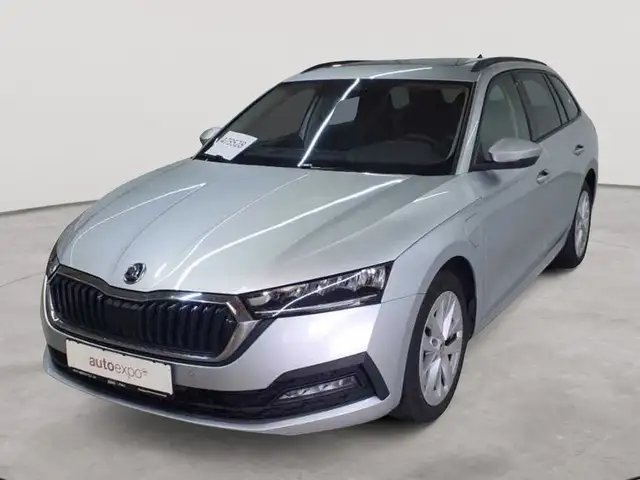 Skoda Octavia view 2