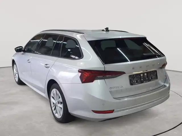 Skoda Octavia view 5