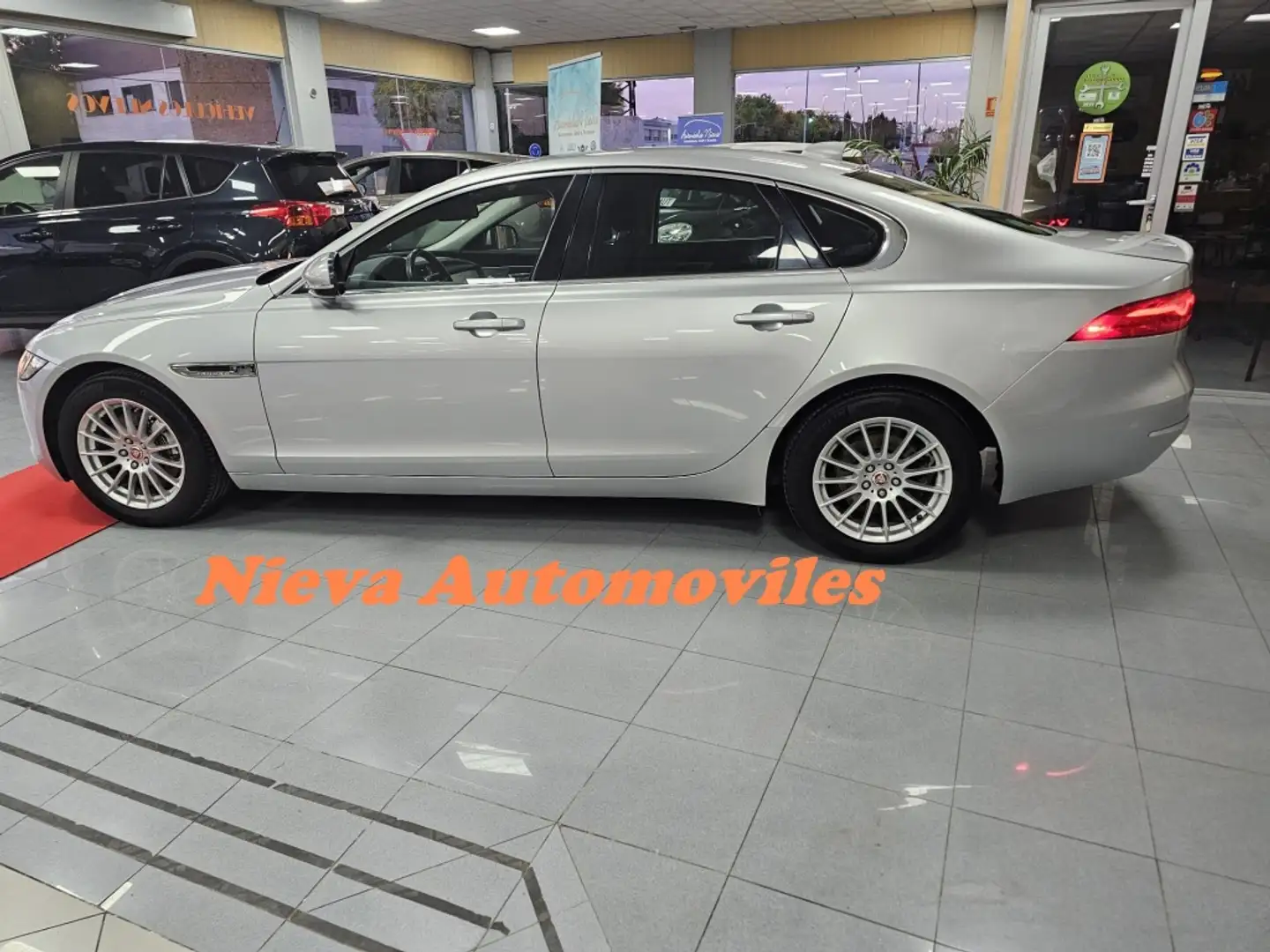 Jaguar XF 2.0i4D Prestige 163 Šedá - 2