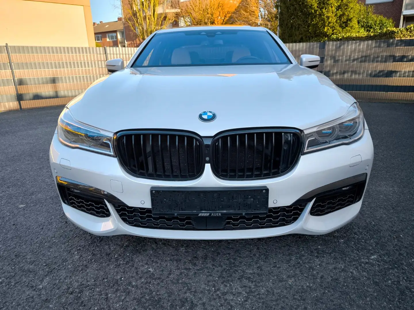 BMW 750 i xDrive M Sportpaket Max Voll Biały - 2