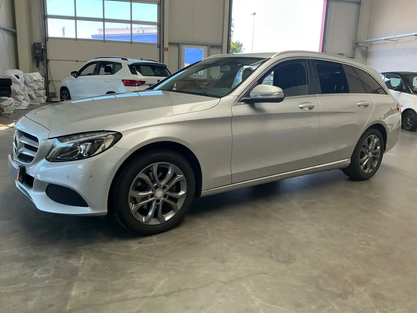 Mercedes-Benz C 200 C 200 T BT + LED + NAVI + AHK + 0% FINANZIERUNG Gris - 1