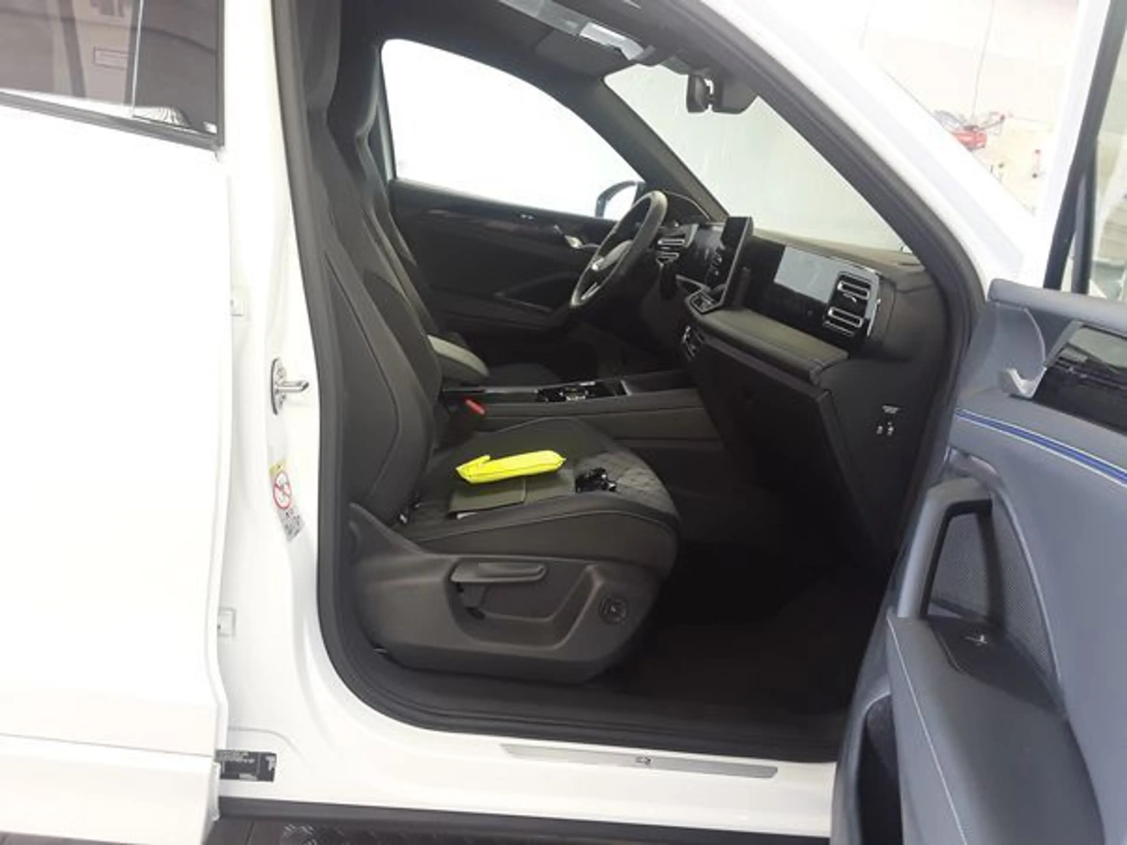 Volkswagen Tiguan 1.5 TSI 204pk DSG eHybrid R-Line / Trekhaak / Harm — photo 8