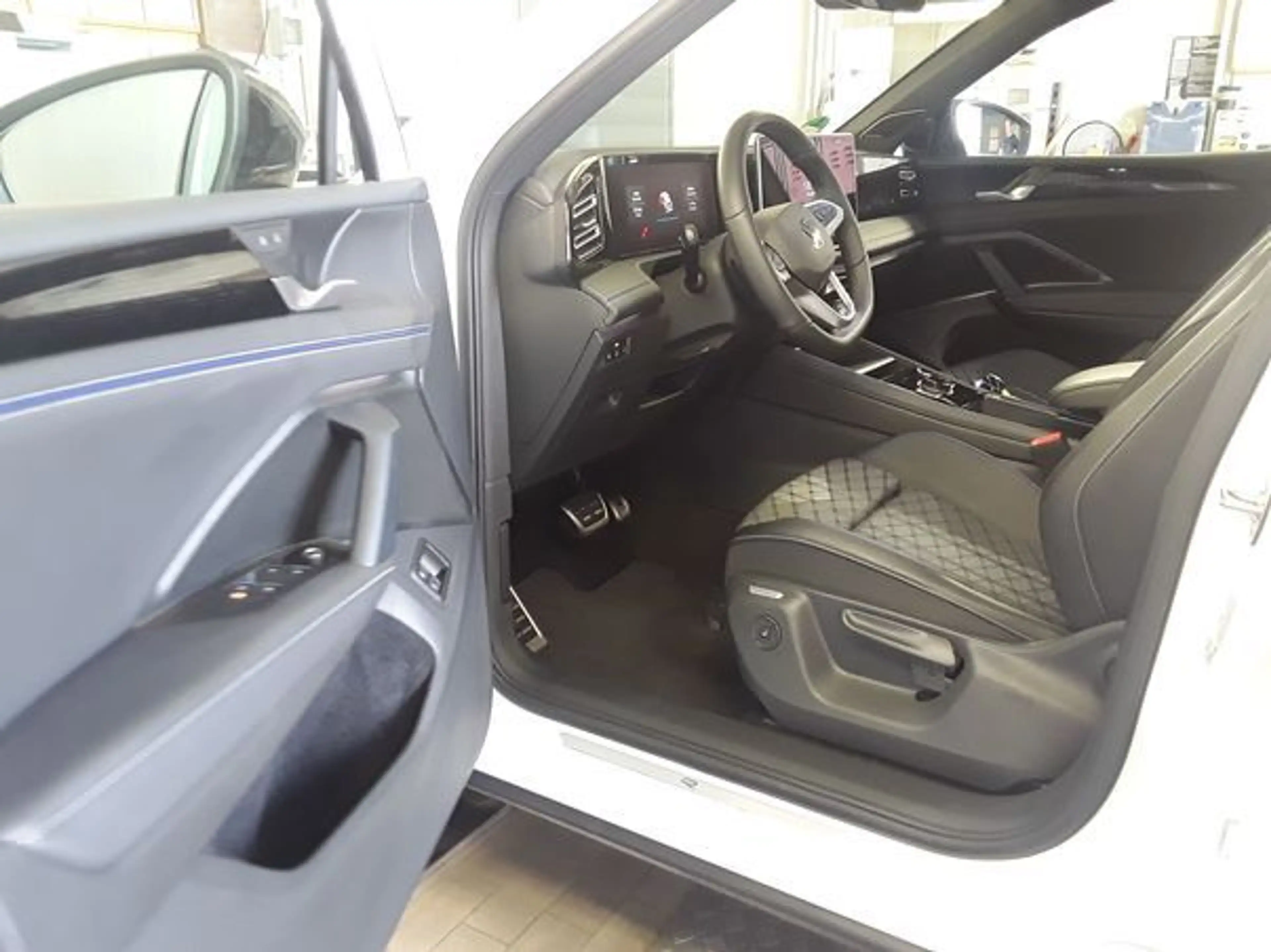 Volkswagen Tiguan 1.5 TSI 204pk DSG eHybrid R-Line / Trekhaak / Harm — photo 6