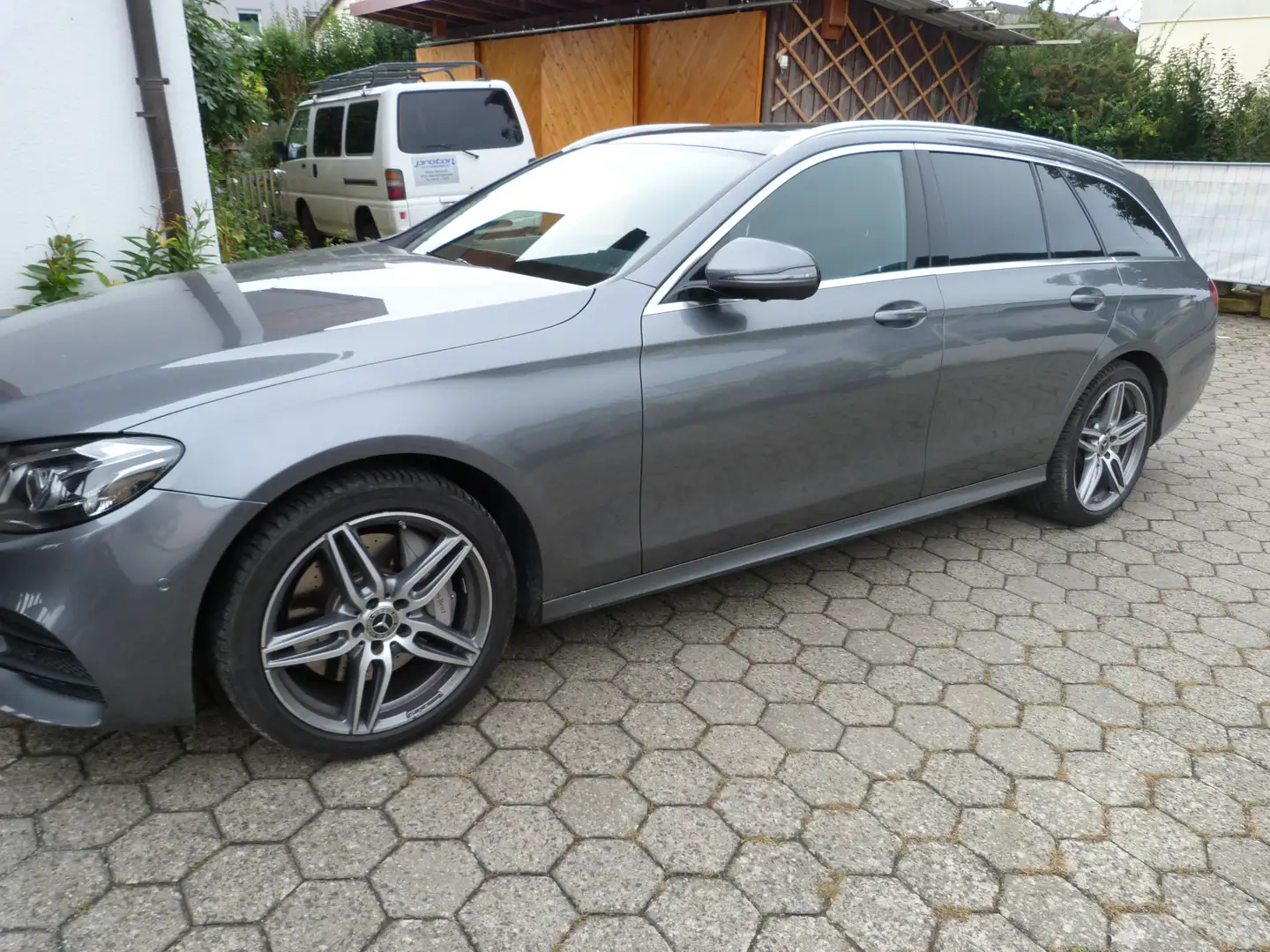 Mercedes-Benz E 450 E 450 4Matic T 9G-TRONIC AMG Line Grau - 2