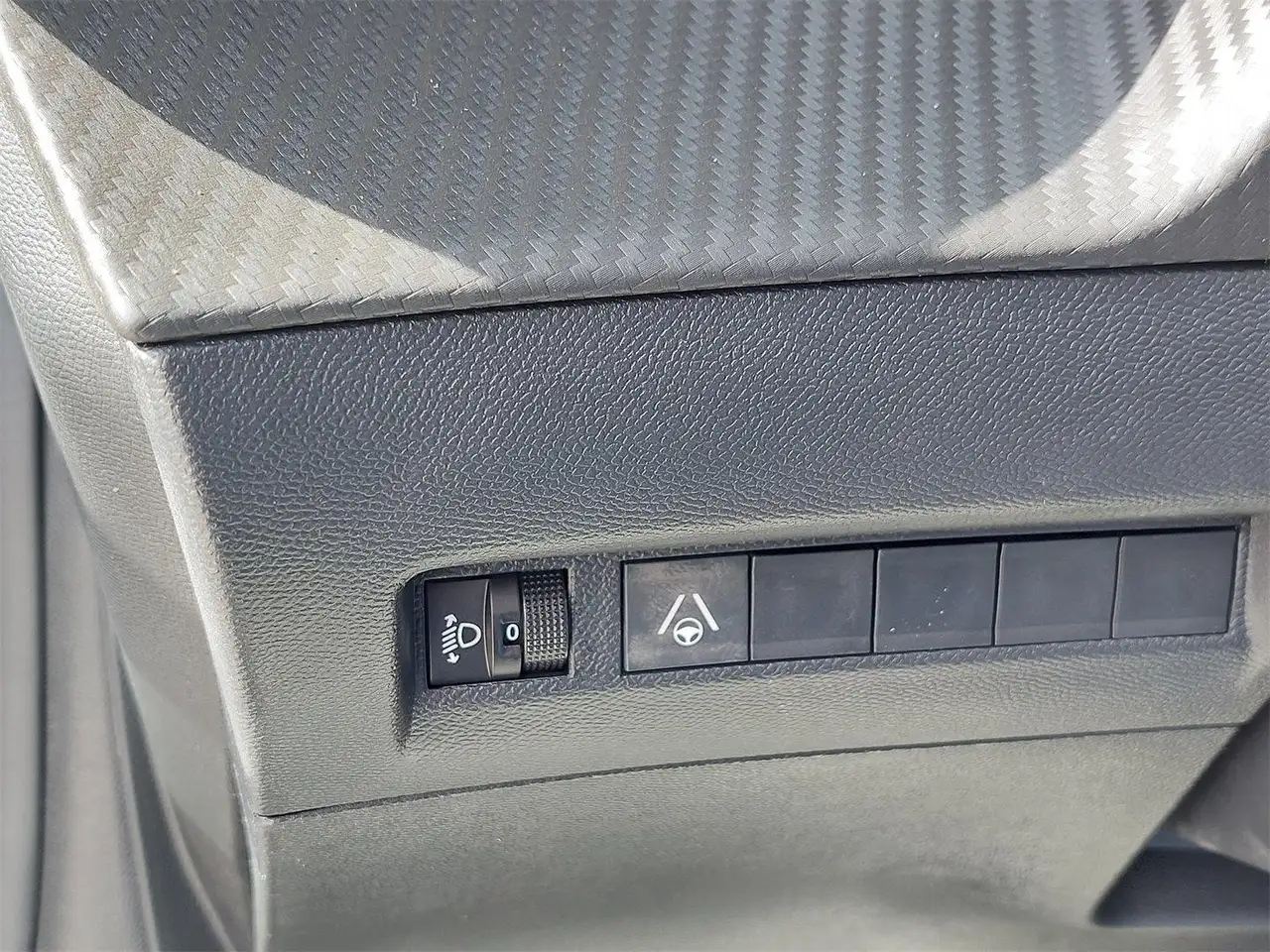 Peugeot 208 Hybrid 110 e-DCS6 Allure 11