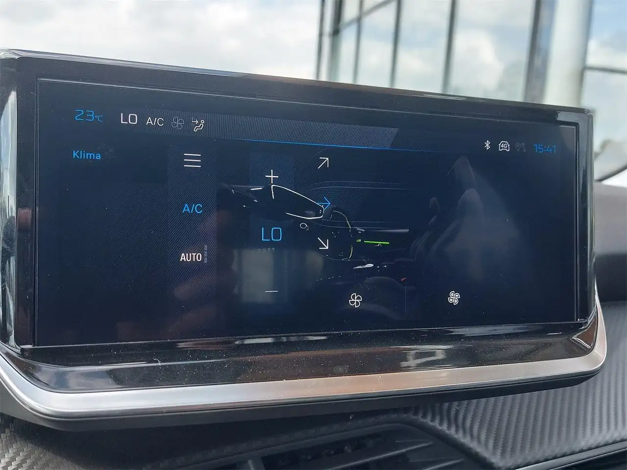 Peugeot 208 Hybrid 110 e-DCS6 Allure 6