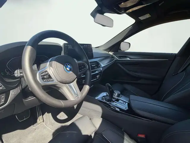 BMW 5 Series view 5
