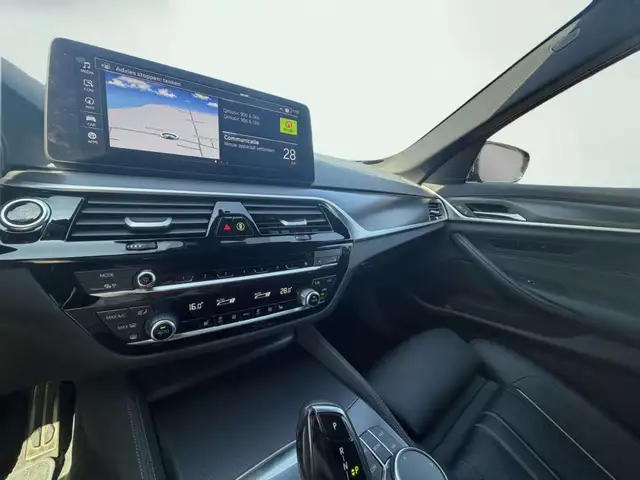 BMW 5 Series view 13