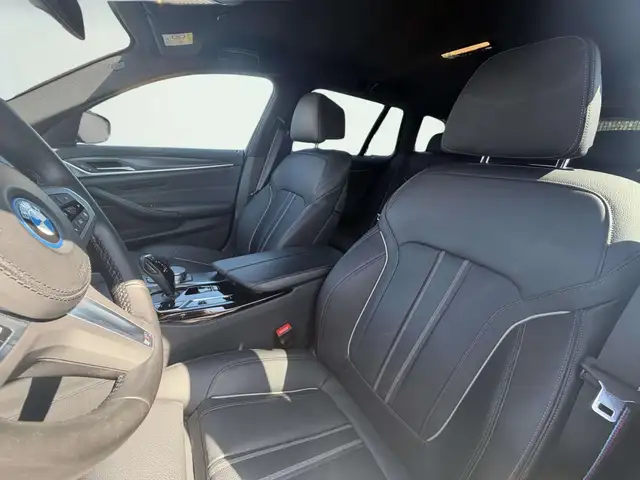 BMW 5 Series view 12