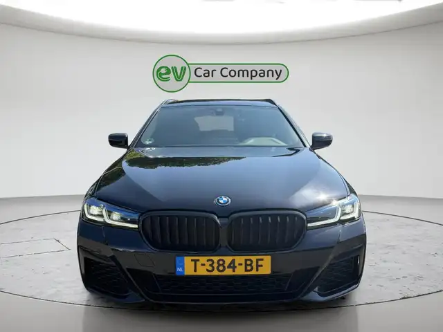 BMW 5 Series view 9