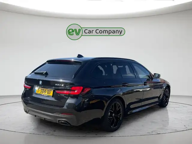 BMW 5 Series view 3
