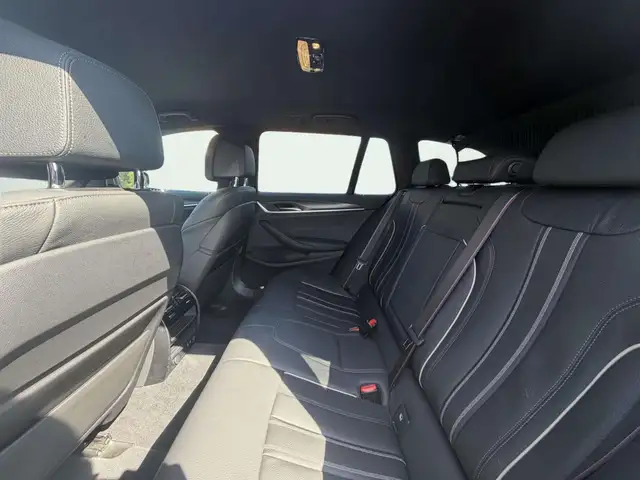 BMW 5 Series view 11