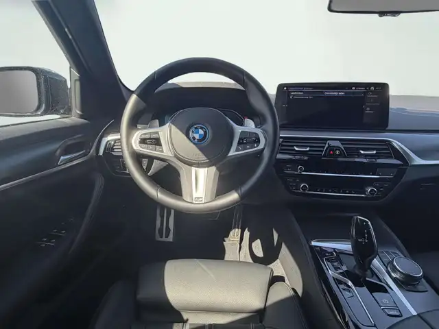 BMW 5 Series view 7
