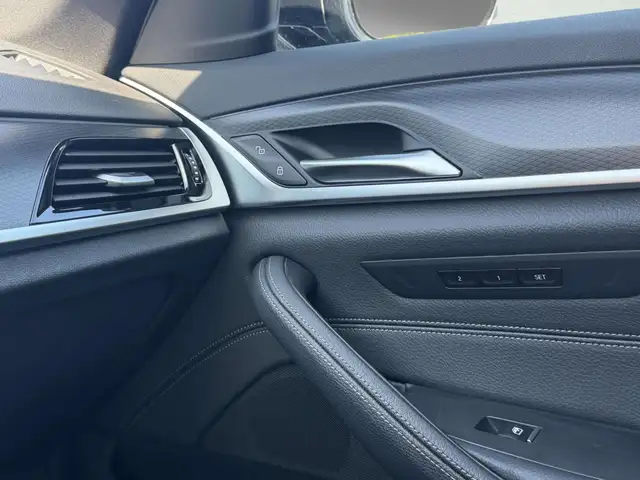 BMW 5 Series view 15