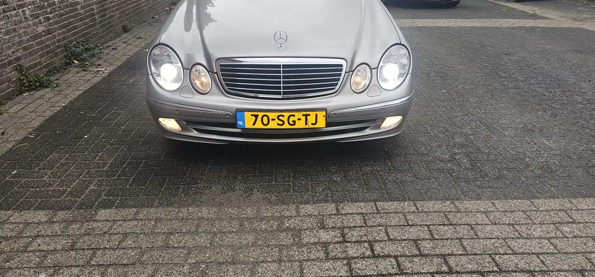 Mercedes-Benz E 220 Avantgarde Grijs - 2