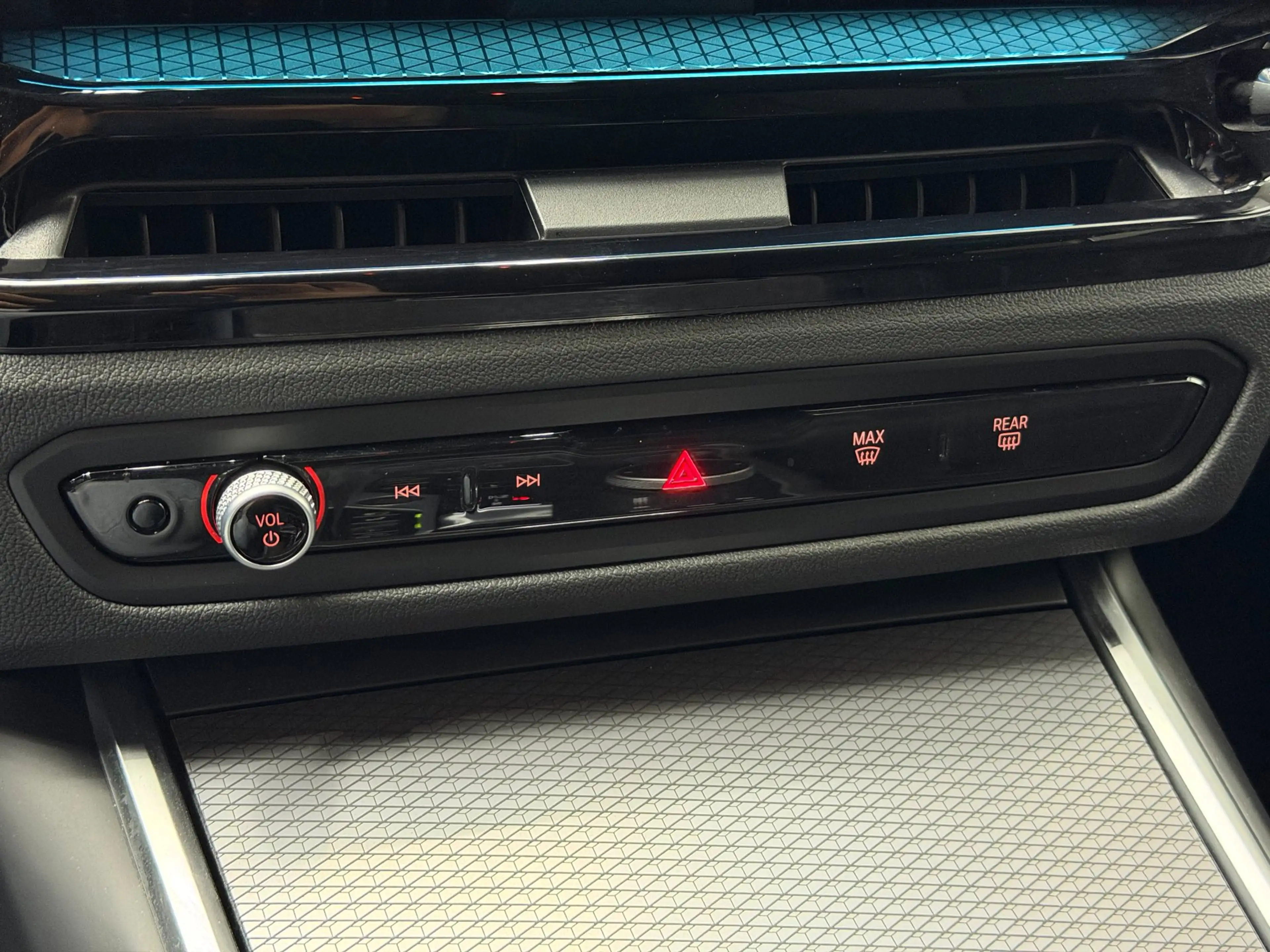 BMW 330 3-serie Touring 330e xDrive M Sport - (360) Camera — photo 35