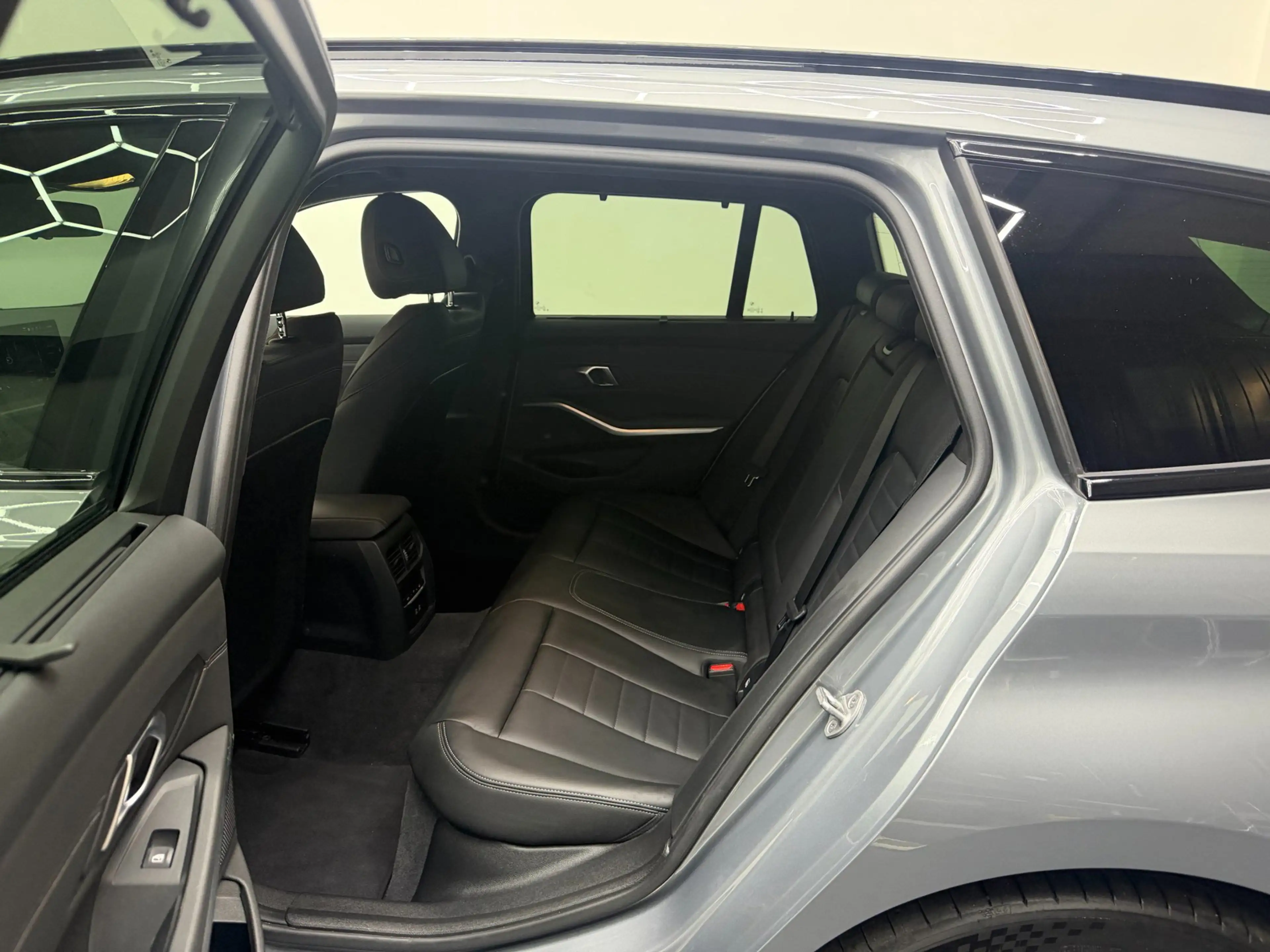 BMW 330 3-serie Touring 330e xDrive M Sport - (360) Camera — photo 14