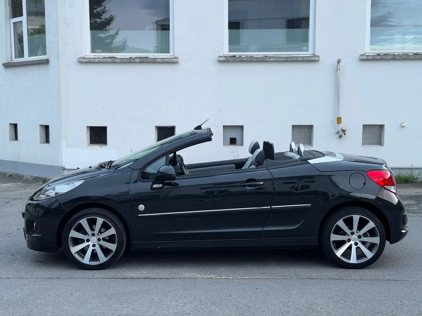 Peugeot 207 Cabrio 1.6 VTi Roland Garros Edition TÜV NEU Schwarz - 2