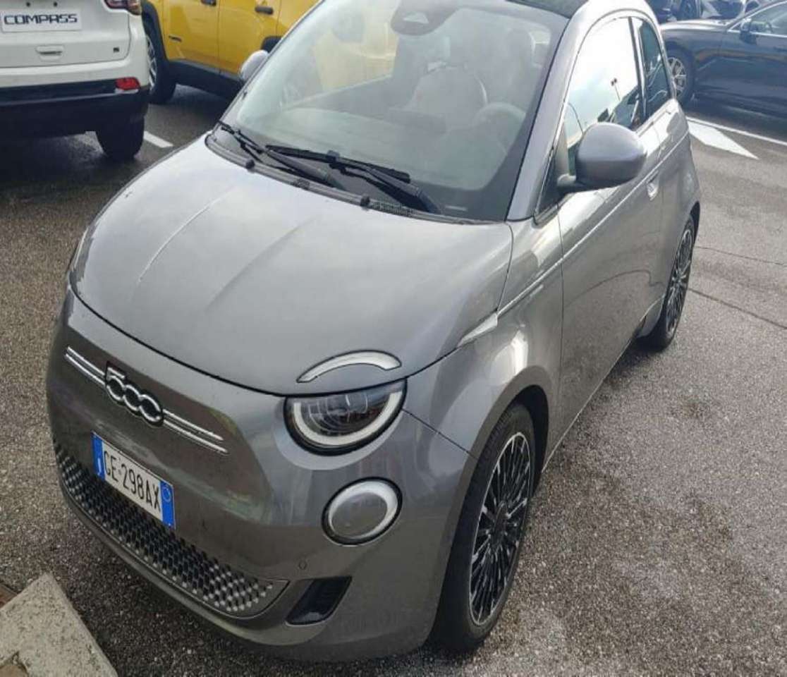 Fiat 500e Cabrio 42 kWh La Prima 320 Km autonomia