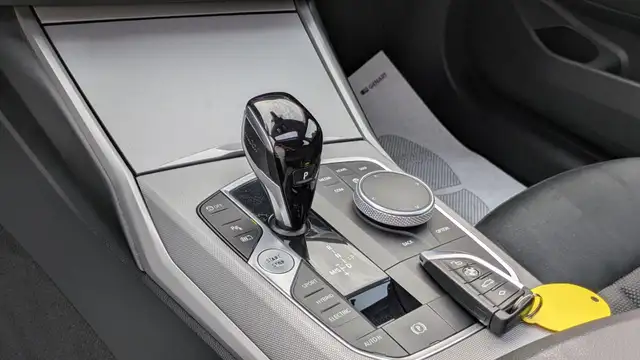BMW 3 Series view 13