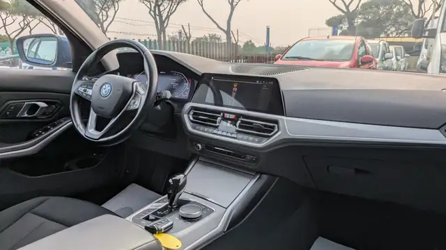 BMW 3 Series view 10