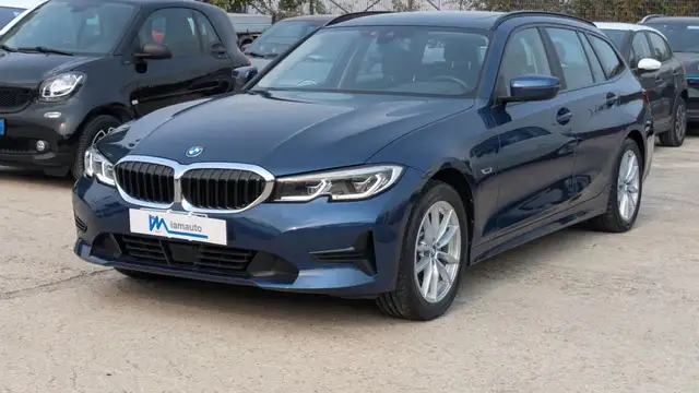 BMW 3 Series view 3
